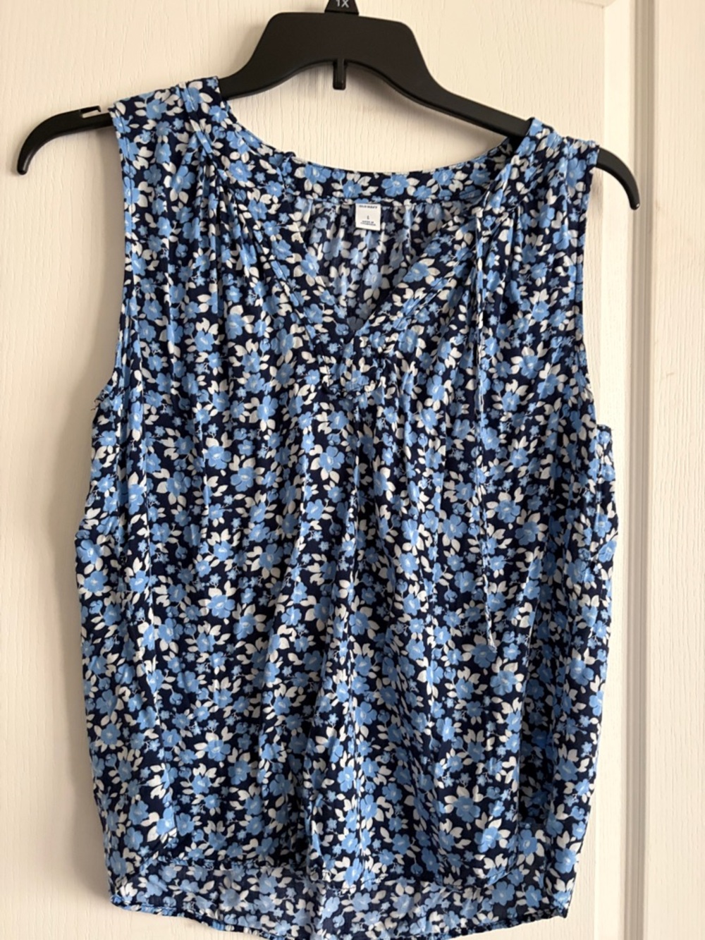 Old Navy Blue Floral V-Neck Tank Top